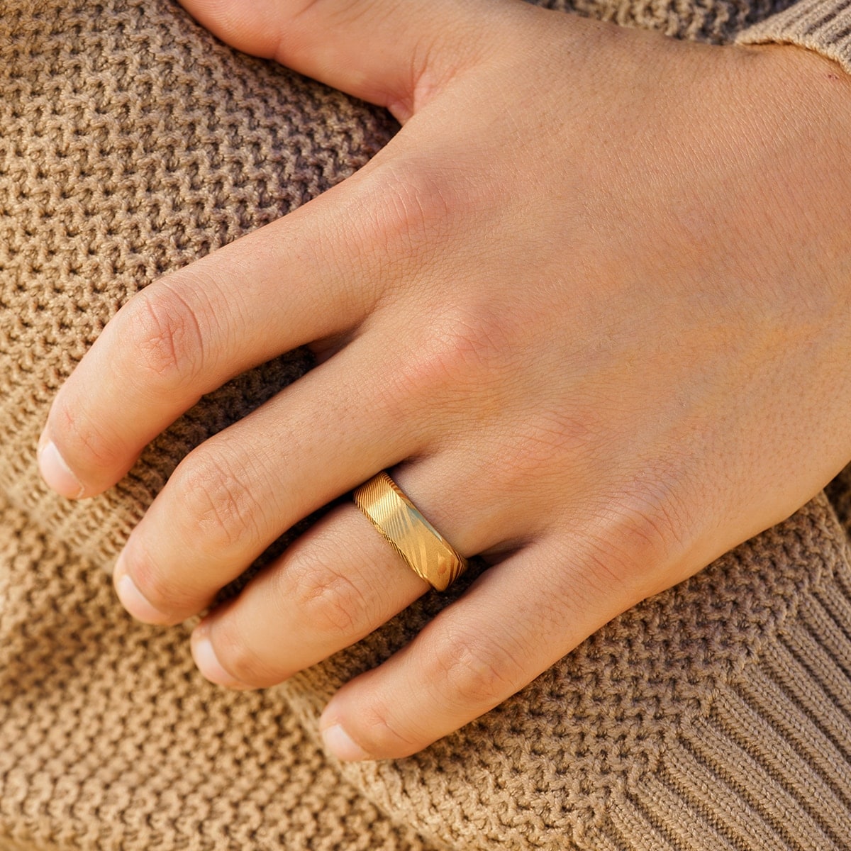 Modern and sleek gold men's wedding ring