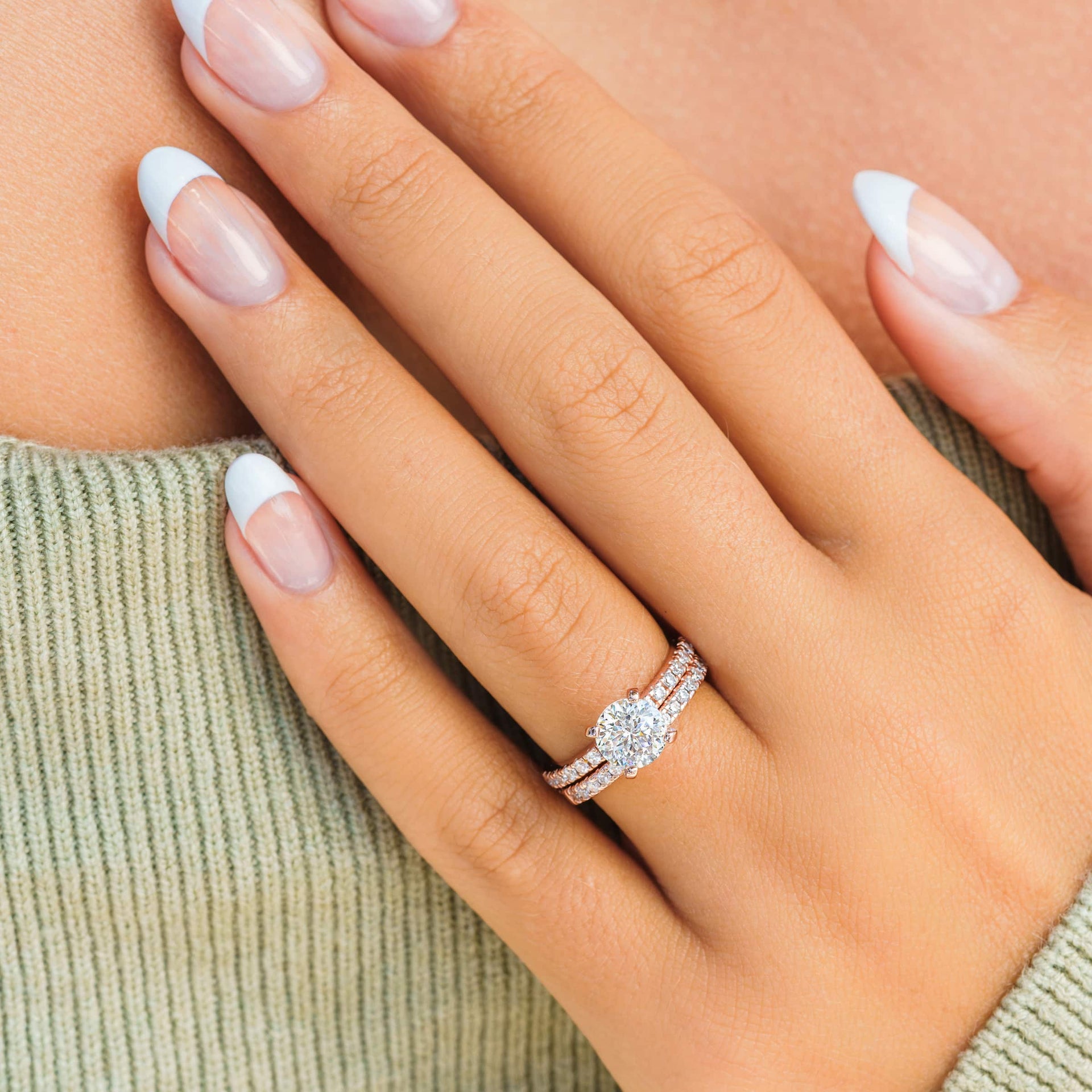 woman wearing star light wedding ring set in rose gold