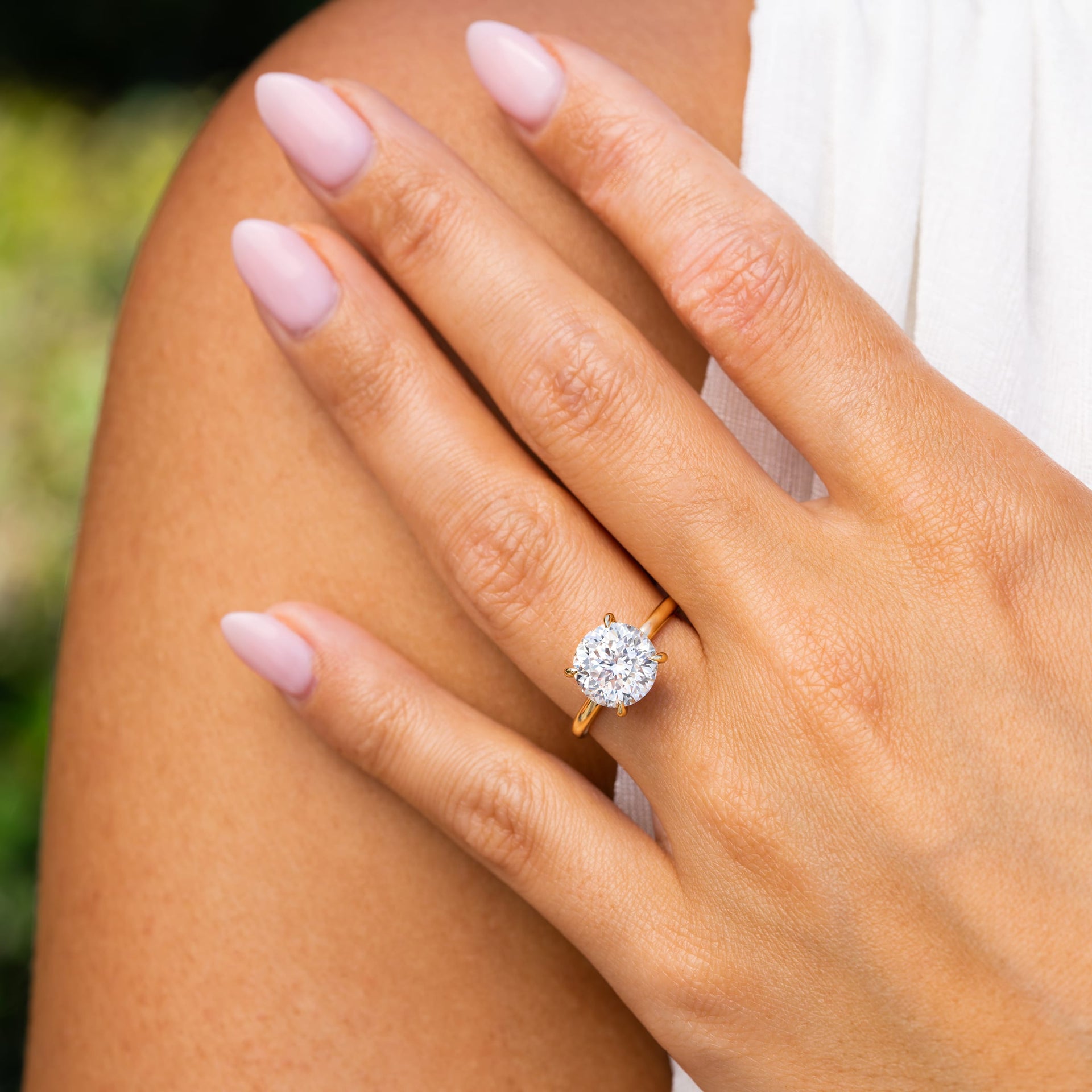 Ladies engagement ring gold round cut