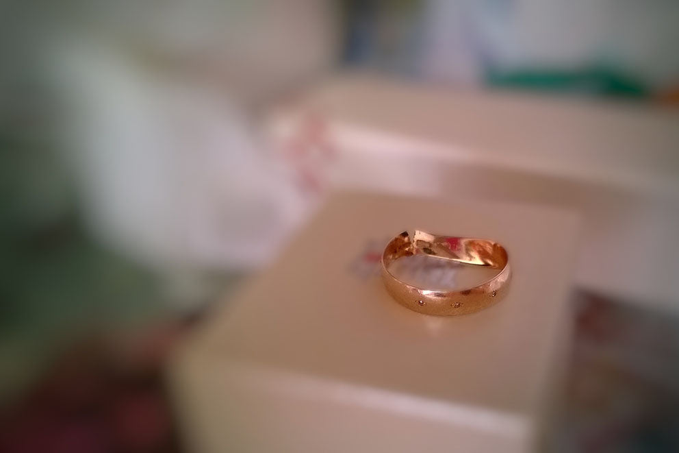 broken engagement ring