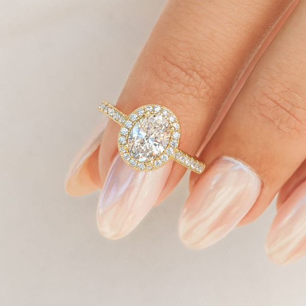 gorgeous oval shaped gold engagement ring