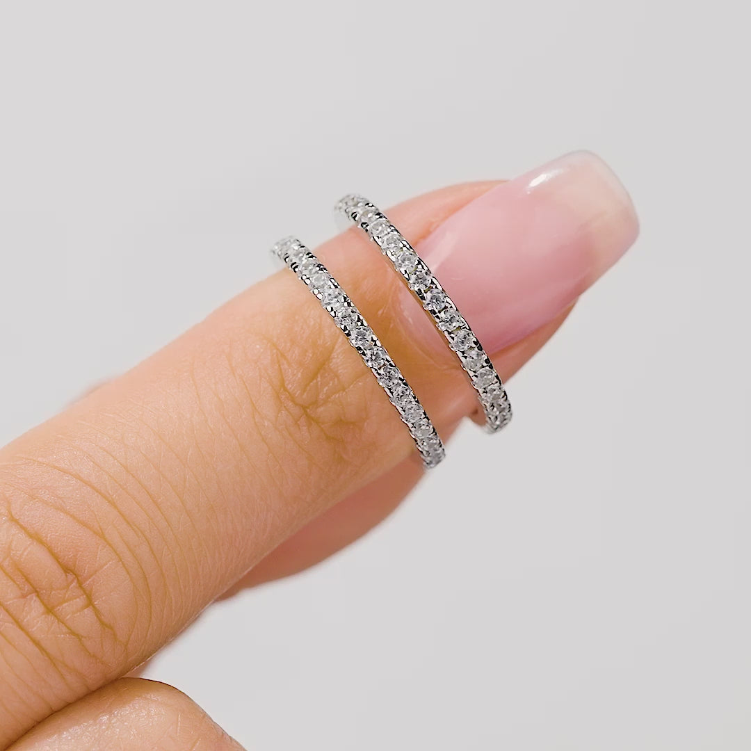 gorgeous video showcasing two silver wedding bands sold in a set
