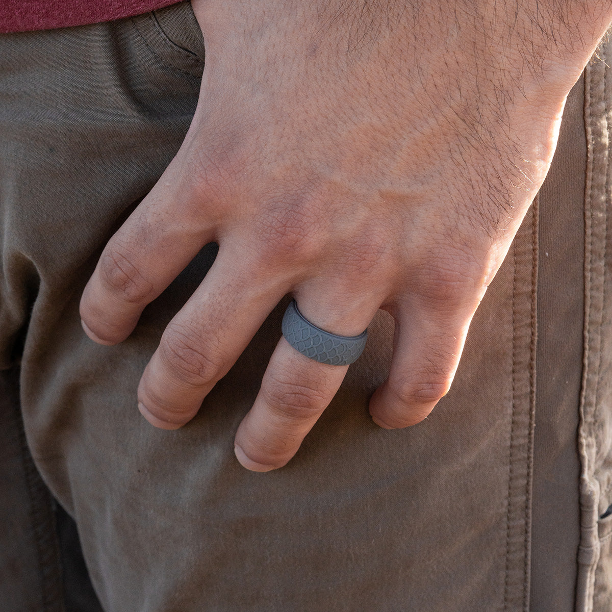 Man wearing a flexible gray silicone wedding ring