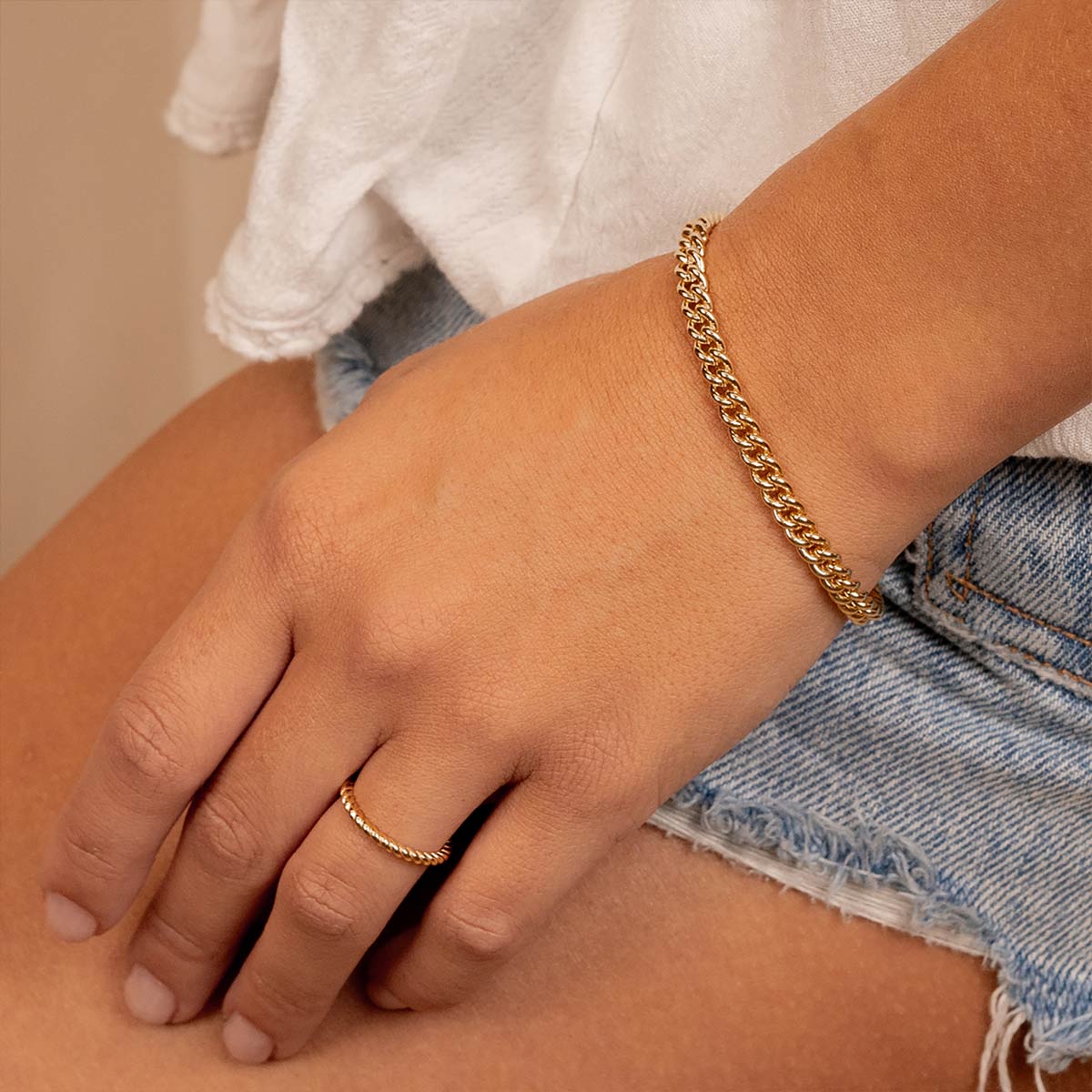 Simple gold chain bracelet