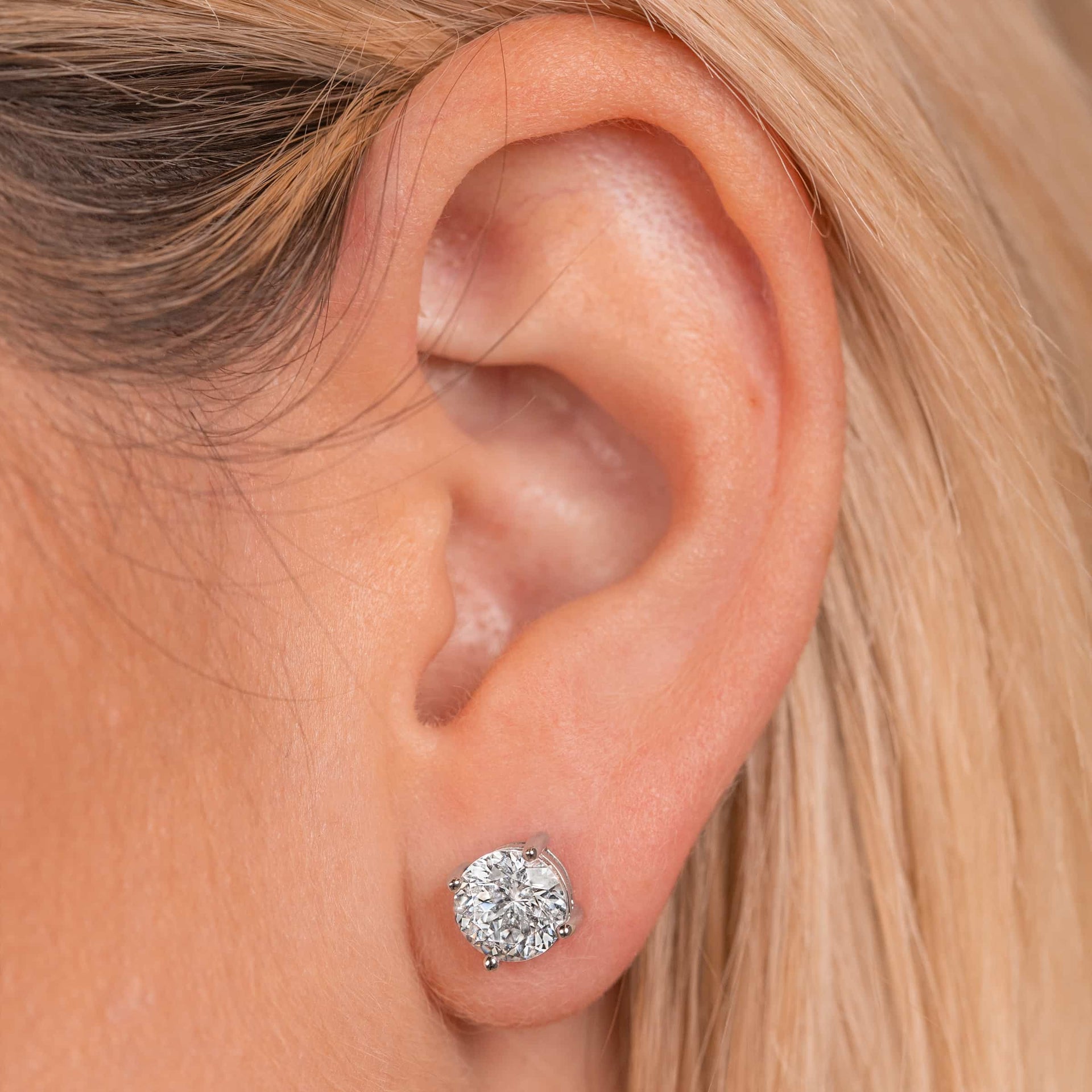 Beautiful simple stud earring